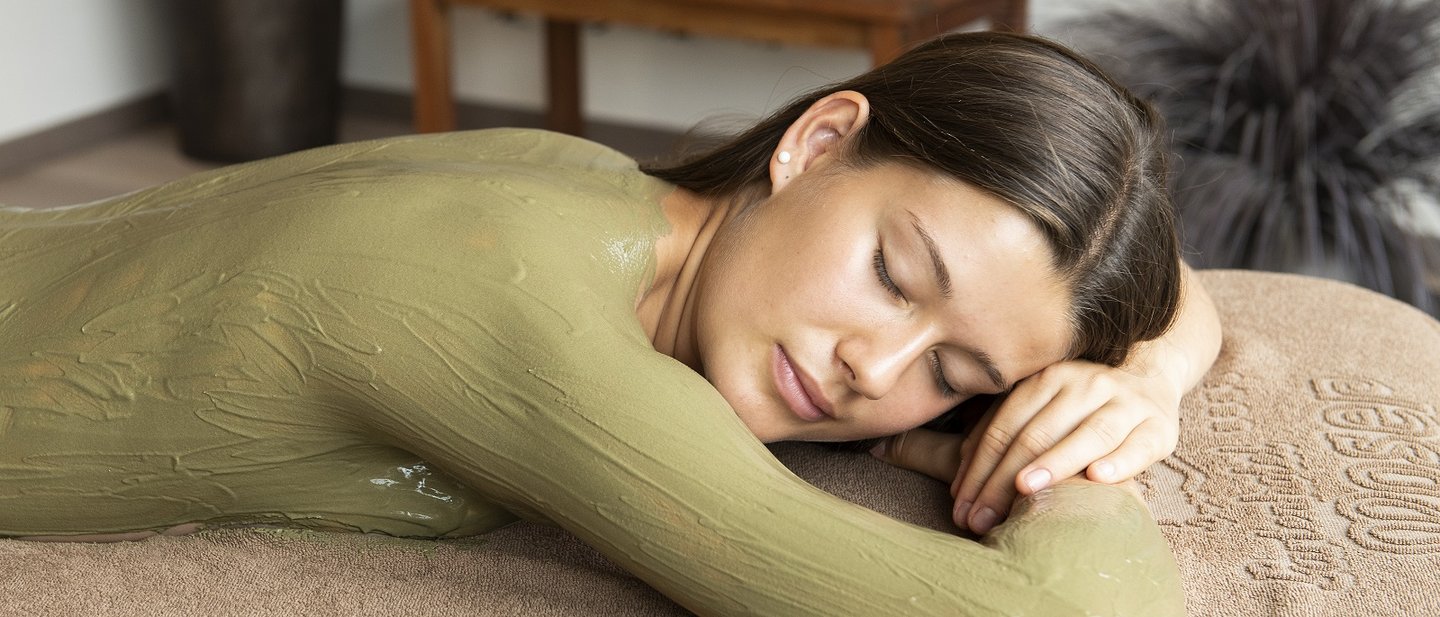 Wellness hotel on the Wine Road: Gartenhotel Moser Woman relaxing with green mud mask in a spa