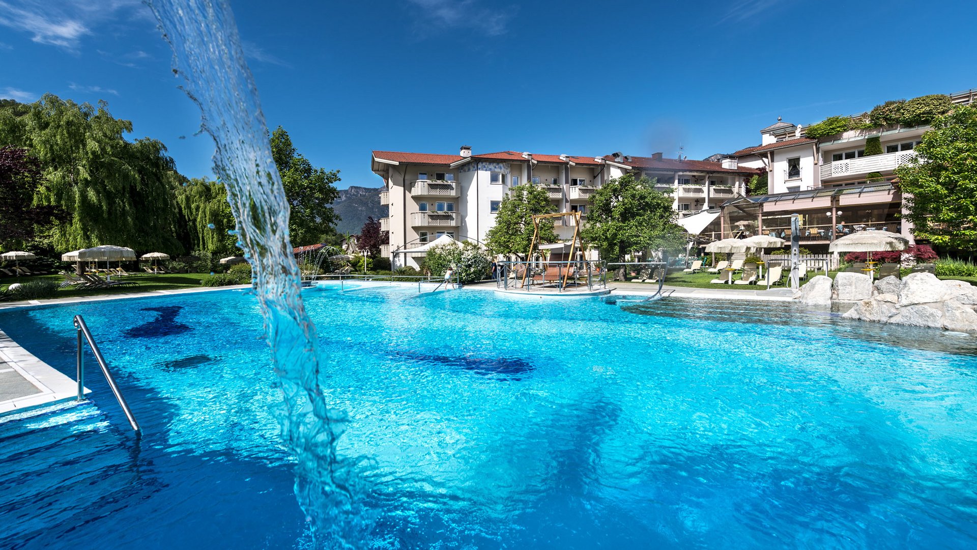 Urlaub in Südtirol im Hotel mit Pool am See