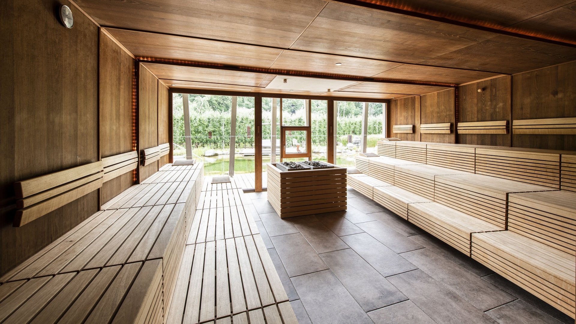 Wellness hotel with whirlpool and sauna world